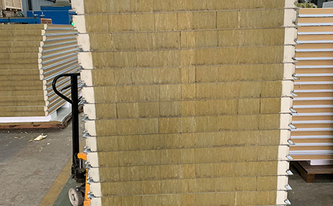 岩棉複合夾（jiá）芯（xīn）板（bǎn）的特（tè）點（diǎn）