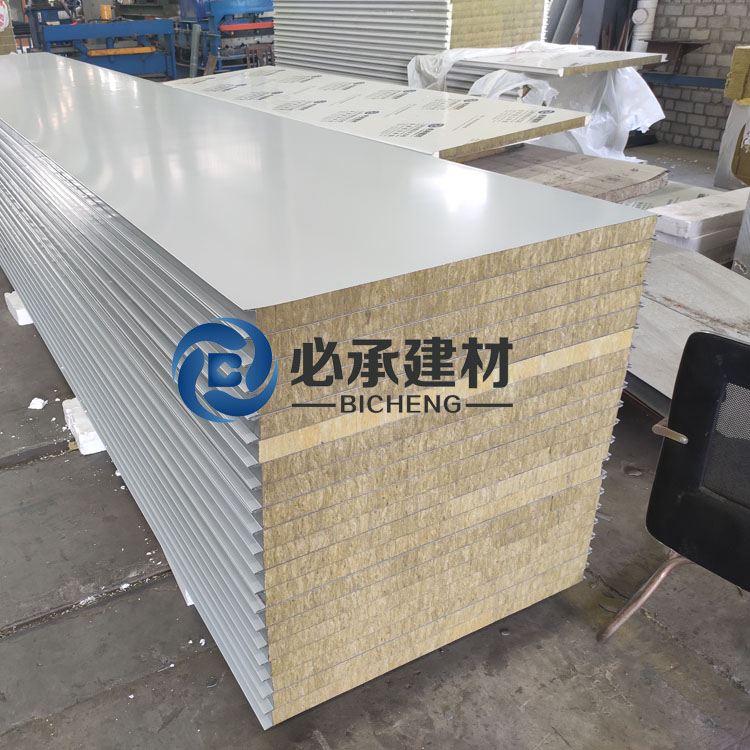 岩棉夾芯橫裝板和彩鋼夾芯板在建築（zhù）保溫中的應用有何區別？