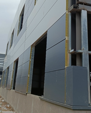 建築（zhù）行業外（wài）牆用岩棉夾芯板的優勢