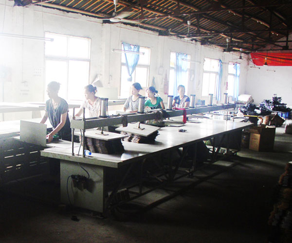 半自（zì）動粘盒機